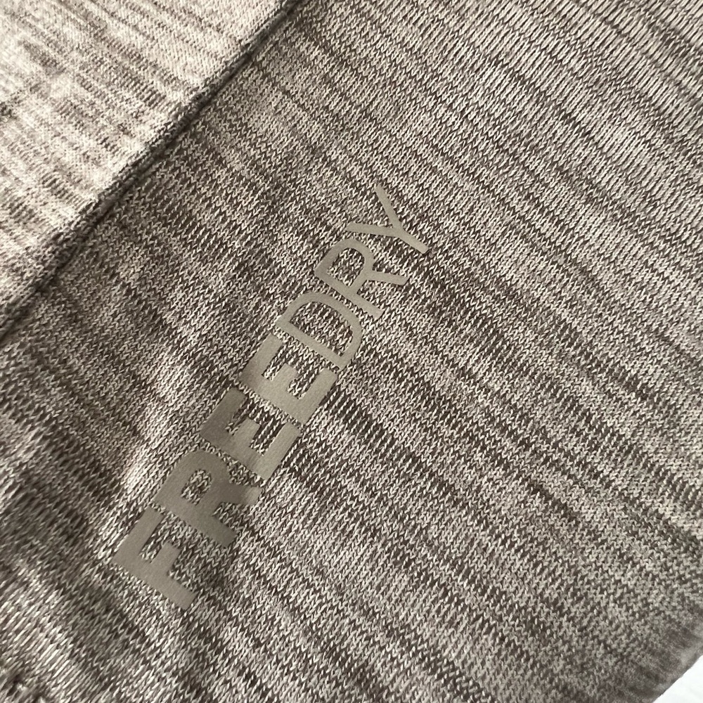Eddie Bauer Men’s Motion Crew Neck T-shirt - Picture 4 of 5